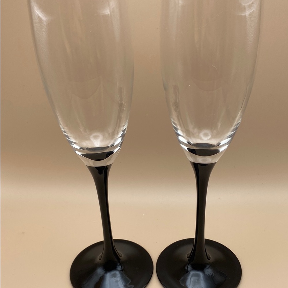 Set of 2 Luminarc France Champagne Flutes Glasses with Black Stem